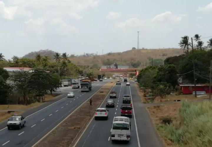 Los sujetos armados transitaban por la vía Interamericana. Foto: Archivo/Ilustrativa.
