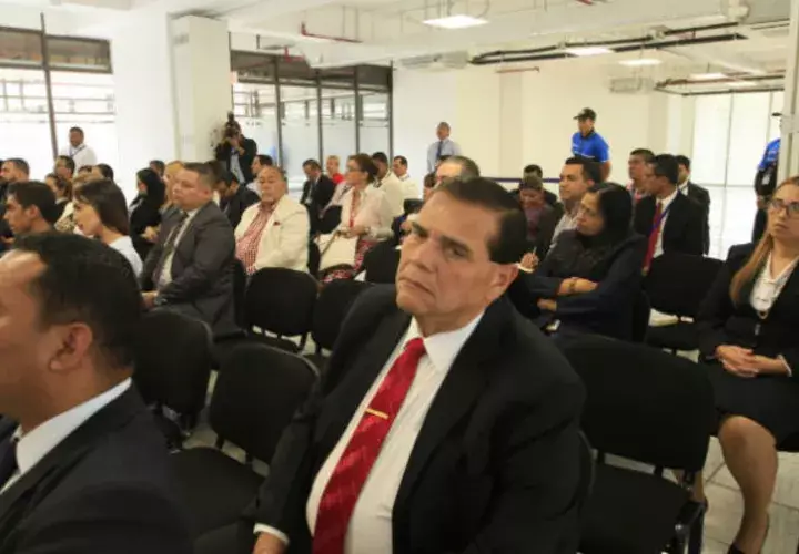 La audiencia se celebró en ausencia del expresidente Ricardo Martinelli a quien se le impidió el traslado hacia el Tribunal Electoral.
