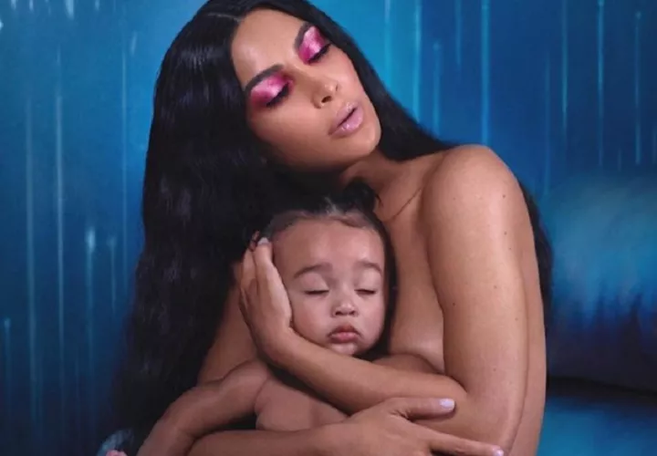 Chicago West, hija de Kim Kardashian, ya hizo su debut como modelo de KKW Beauty. Foto: Instagram