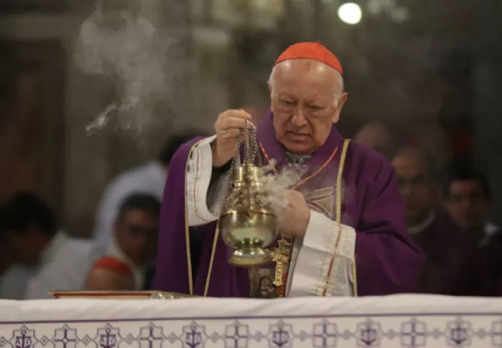 Aós fue nombrado este sábado por el papa Francisco como administrador apostólico en "sede vacante" de la archidiócesis de la capital chilena en reemplazo de Ezzati.