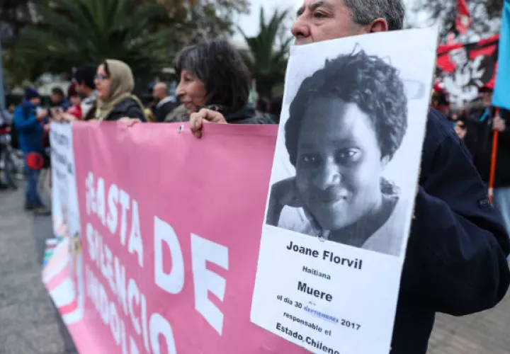 Joane Florvil fue detenida por supuestamente haber abandonado a su hija de solo un mes en la Oficina de Protección de Derechos del municipio santiaguino de Lo Prado.