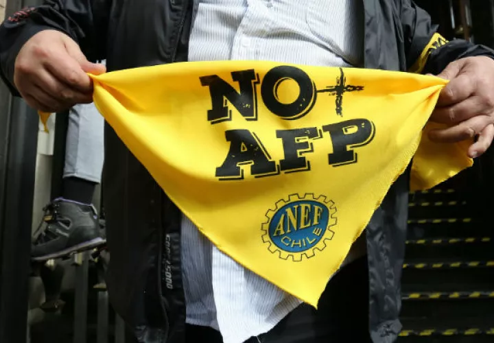 Los reparos al modelo han repuntado estas semanas a raíz del caso de una profesora jubilada de Antofagasta que pidió a su AFP que le entregara todos sus ahorros previsionales para pagar un crédito hipotecario.