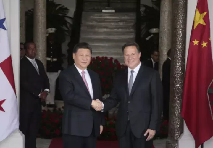 Juan Carlos Varela le prometió a Xi Jinping que las relaciones entre Panamá y China se llevarán sin injerencia de ningún otro país. Víctor Arosemena