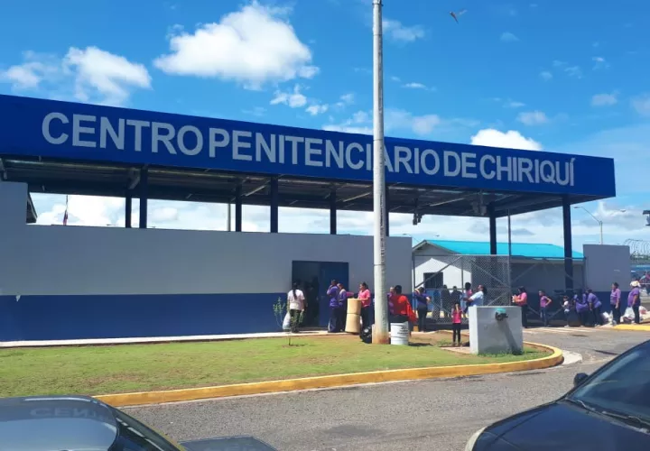 El sujeto fue trasladado de la sede del Tribunal Superior del Tercer Distrito Judicial a la Cárcel Pública donde permanecerá hasta que se cumpla el periodo de investigación.