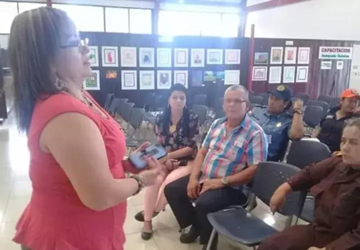 Yansi Rodríguez coordinadora del desfile navideño asegura que se harán cumplir las normas de seguridad. Foto/Mayra Madrid
