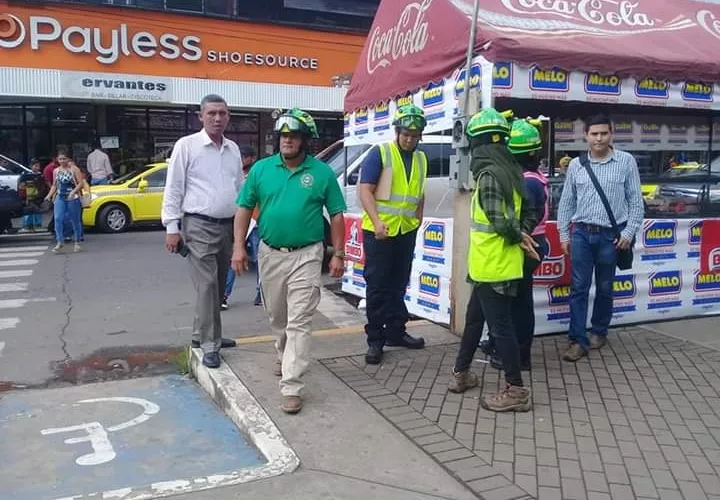  La inspección, se basó primordialmente en observar la ubicación de los puestos de ventas de comidas, las instalaciónes eléctricas las cuales no deben estar cerca de transformadores de electricidad. Foto/Mayra Madrid