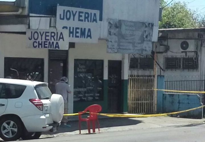 El occiso presentaba cinco heridas con arma blanca, dos en la cabeza, una en el tórax y dos en el brazo derecho. Foto/José Vásquez