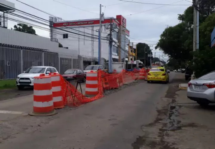 La obra está paralizada porque la empresa presenta problemas económicos. Foto: José Vásquez 