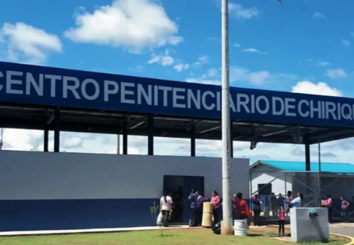 egún los reclusos, el pasado 25 de abril se registró una reyerta entre un grupo de reclusos que dejó herido a dos de ellos con arma blanca.