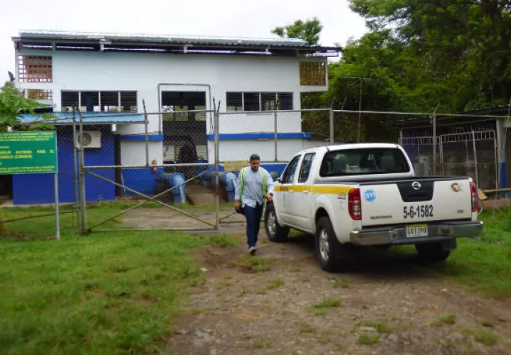Personal técnico de la institución evalúa la situación en Chitré. 