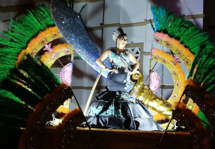 Las reinas de ambas tunas arrancan con el derroche de lujo y esplendor para los Carnavales del 2019. Foto/Thays Domínguez