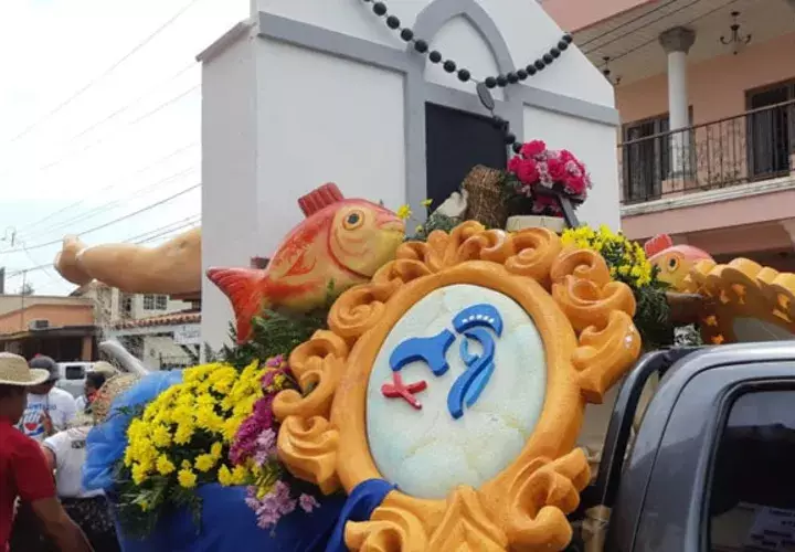 Con un desfile con las 23 parroquias del área se clausuró la pre jornada de la juventud en Azuero. Foto/Thays Domínguez