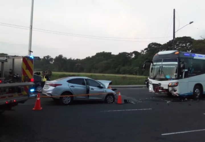 Lamentablemente una fémina perdió la vida y se convirtió en la víctima número ocho por accidente de tránsito en la Costa Atlántica. Foto/Diómedes Sánchez