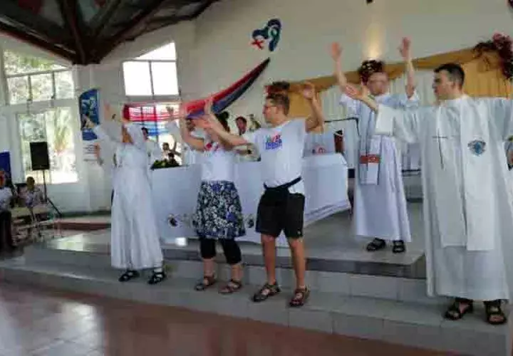 Motivación espiritual durante la misa. Foto/Eric Montenegro