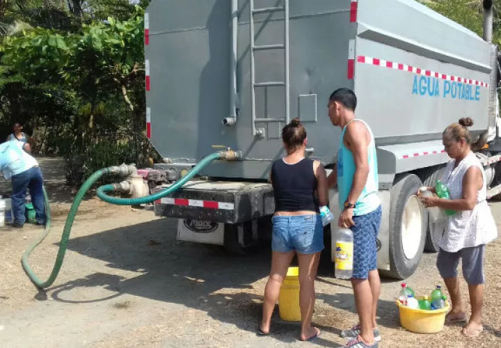 Más de 20 mil personas enfrentan la falta de agua. Foto/ José Vásquez