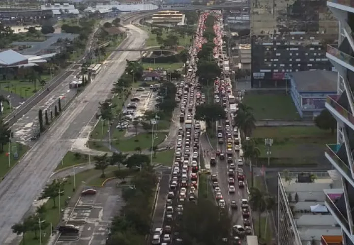 Colapso y caos vehicular en la capital por la visita del presidente chino Xi Jinping. Foto: Panamá América.