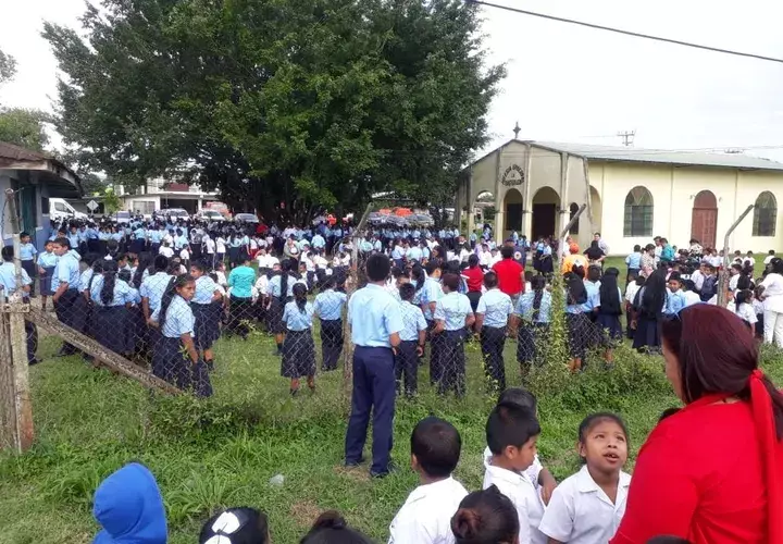Los colegios activaron los planes de emergencia. Foto/Sinaproc