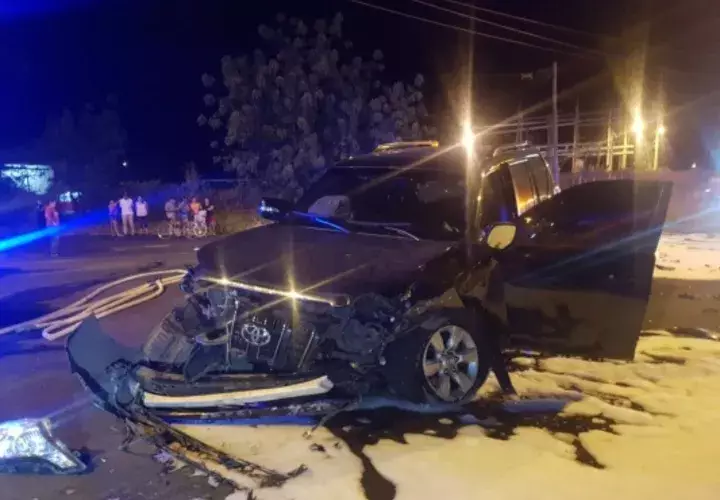 El accidente provocó el cierre de los cuatro paños de la vía para las labores de rescate y remoción de los vehículos, por lo que los autos que transitaban por el lugar debieron ser desviados. Foto/Thays Domínguez