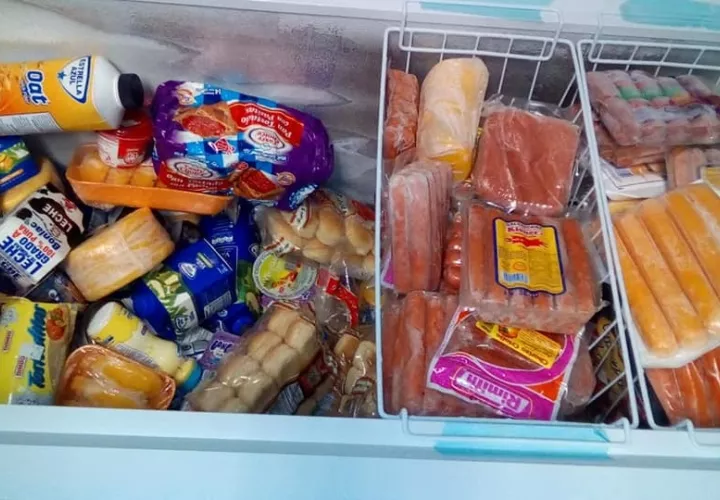 Los productos vencidos estaban expuestos al público.Foto/Diómedes Sánchez