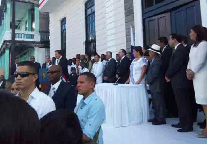 Juan Carlos Varela, firmó las mejoras a la Ley Puerto Libre durante la celebración del 5 de noviembre en la provincia de Colón. Foto/Diómedes Sánchez