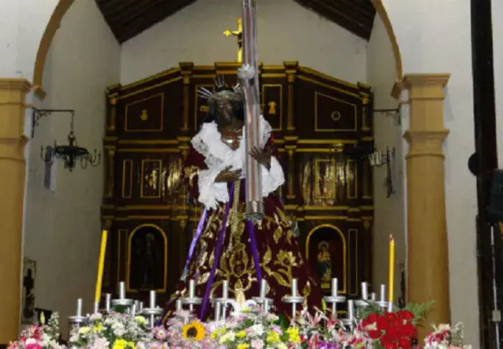 Feligreces agradecen favores al Cristo Negro en la provincia de Colón.