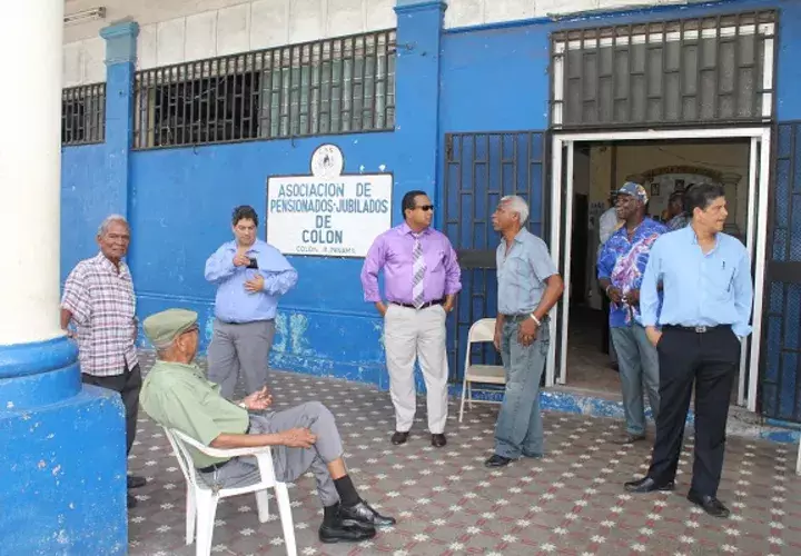 Los jubilados solicitan que se les apoye con los medicamentos que no suministra la CSS. Foto/Diómedes Sánchez