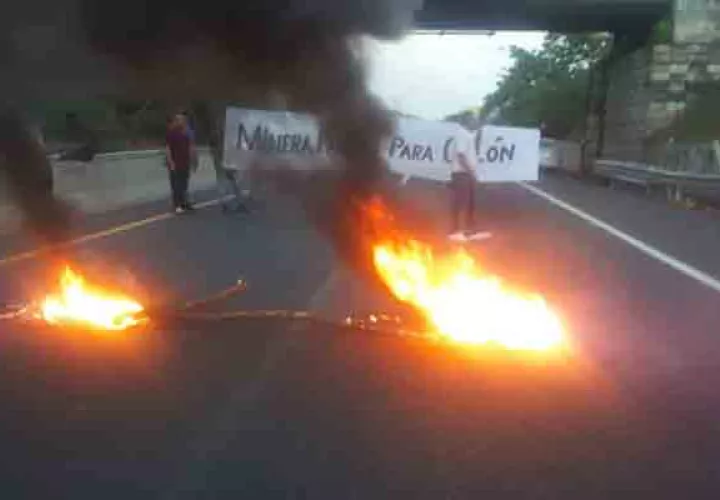 Los colonenses seguirán en las calles, por que según ellos, la empresa Minera Panamá, no ofrece plaza de trabajo a Colón. Foto/Diómedes Sánchez