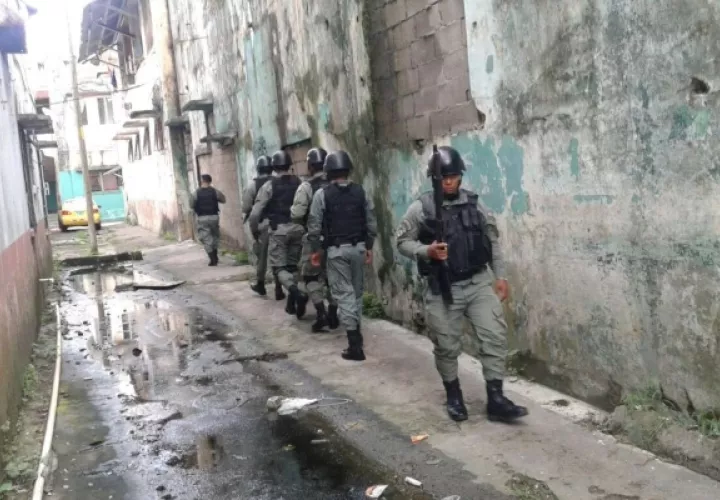 La Policía Nacional lleva a cabo una serie de operativos con el fin de dar con el paradero de los pistoleros. Foto/Diómedes Sánchez