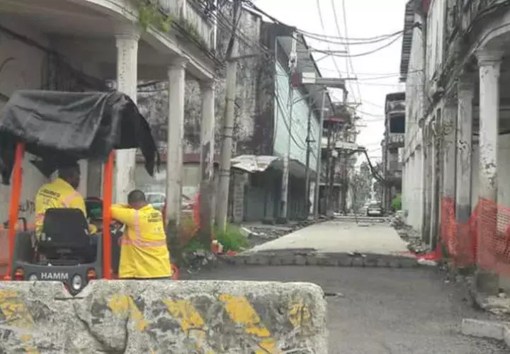 Trabajos que se realizan en vías de la provincia de Colón. 