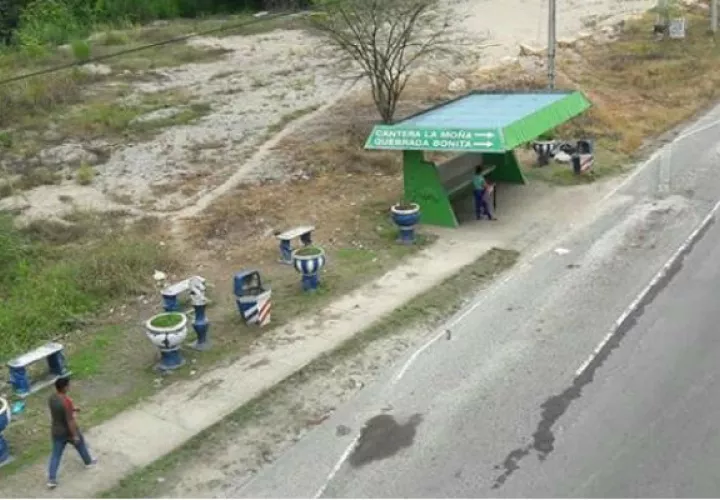  La parada de buses en Quebrada Bonita es peligrosa. Foto: Diómedes Sánchez.