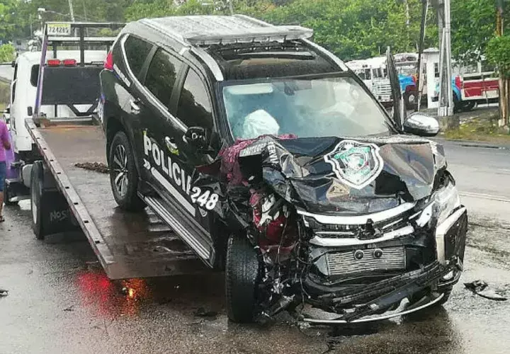 Así quedó el vehículo policial. Foto: Diómedes Sánchez.