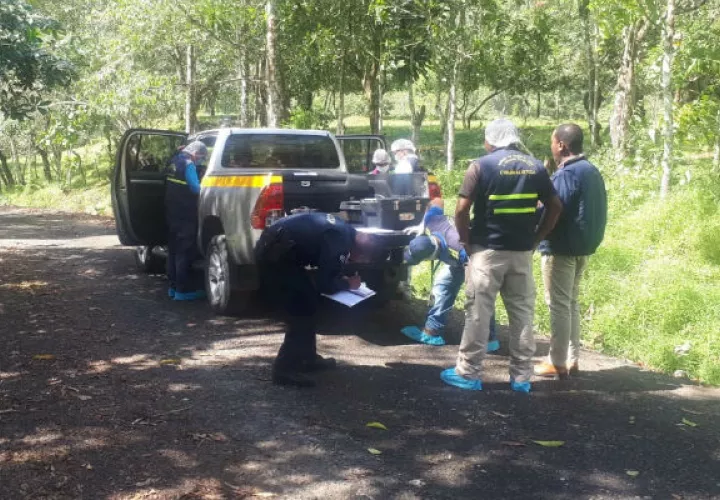 Los cuerpos fueron encontrados a orillas del camino. Foto: Diómedes Sánchez.