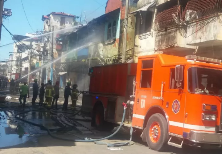 Las labores de extinción fueron realizadas por el Cuerpo de Bomberos de la provincia de Colón, con la colaboración de 2 tanqueros de la Zona Metro.