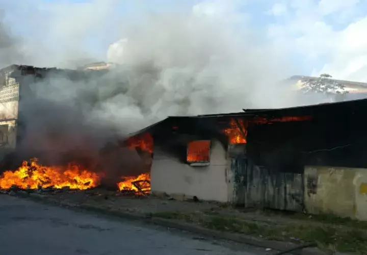 En viejo caserón se incendio en dos ocasiones. Foto: Diómedes Sánchez.