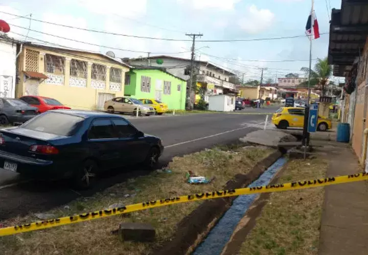 El menor fue atacado en la entrada.principal de esta comunidad. Foto: Diómedes Sánchez.