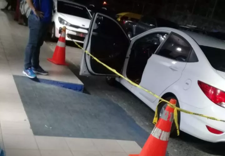 Dos personas heridas fue el resultado de un tiroteo que se registró la noche del jueves en las afueras de la ciudad de Colón. 