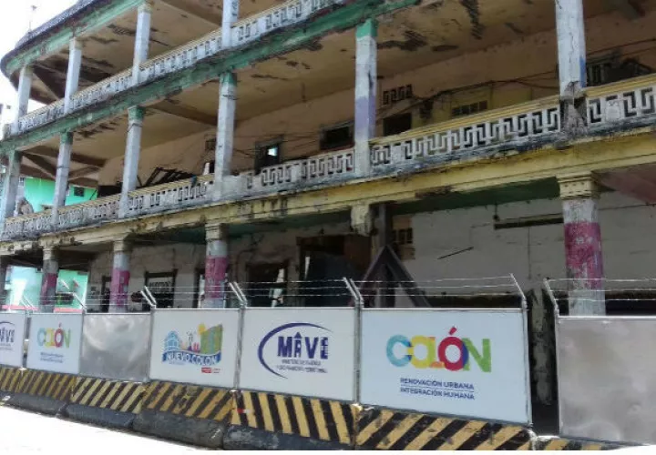 La casa Wilcox fue contruida por el comerciante e industrial estadounidense, Robert Wilcox, para el negocio de alquiler. La construcción está inspirada en el estilo neoclásico para edificarla.