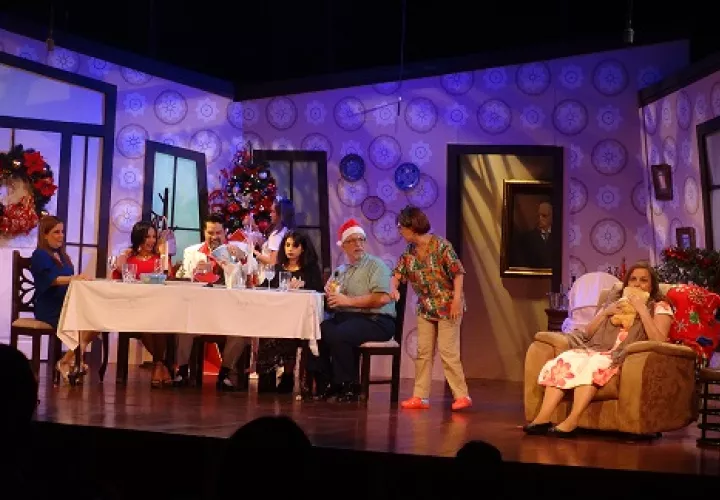 Elenco de una espina en el zapato. Comedia dramática que dirige Hannia Woodman en Teatro En Círculo. Foto: Rosalina Orocú Mojica. 