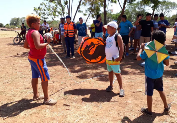 El encuentro fue apoyado por la Asociacion de Amigos de Cometas y Panderos de Azuero, quienes se encargaron del juzgamiento de las cometas participantes. Foto/Thays Domínguez