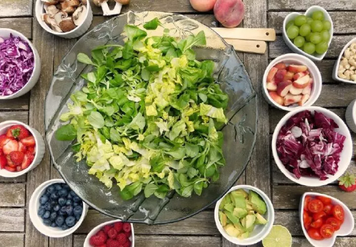 La comida saludable es importante en la dieta de todas las personas.  Foto: Pixabay