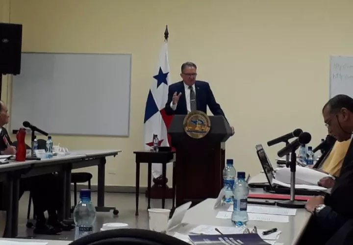 En la cuarta sesión, la comisión entrevistó a 15 aspirantes. Foto de cortesía