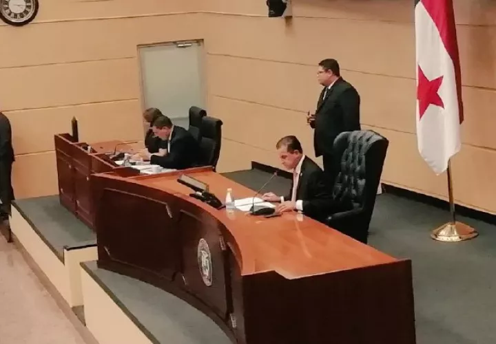 La sesión del pleno de la Asamblea Nacional fue corta. 