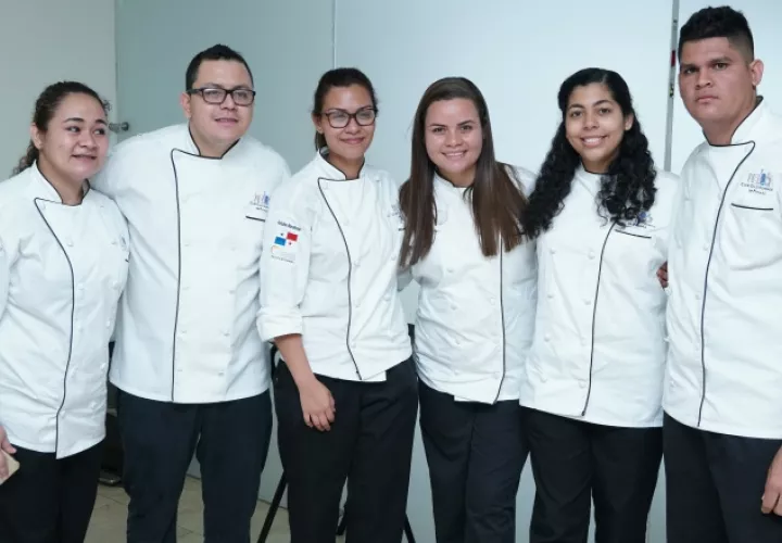 Los jóvenes que fueron seleccionados para la competencia. /Foto Aurelio Herrera