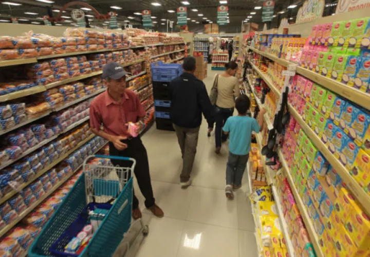 Los grupos que mostraron un incremento en el precio fueron alimentos, 0.5%; bebidas no alcohólicas, 1.6%; salud, 0.9%; educación, 3.2%, etc. Foto/Archivo