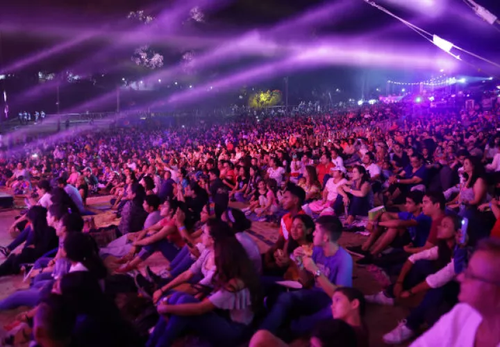 El público no cabía en sí de la alegría durante las presentaciones de la inauguración de Musicalion 2019 en el Parque Omar.. Foto: Aurelio Herrera Suira, EPASA.