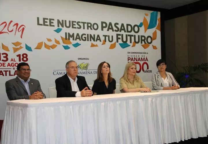 Conferencia de prensa de la Feria Internacional del libro de Panamá- 13 al 18 de agosto en  Atlapa. Mesa principal.  Foto: Inac.