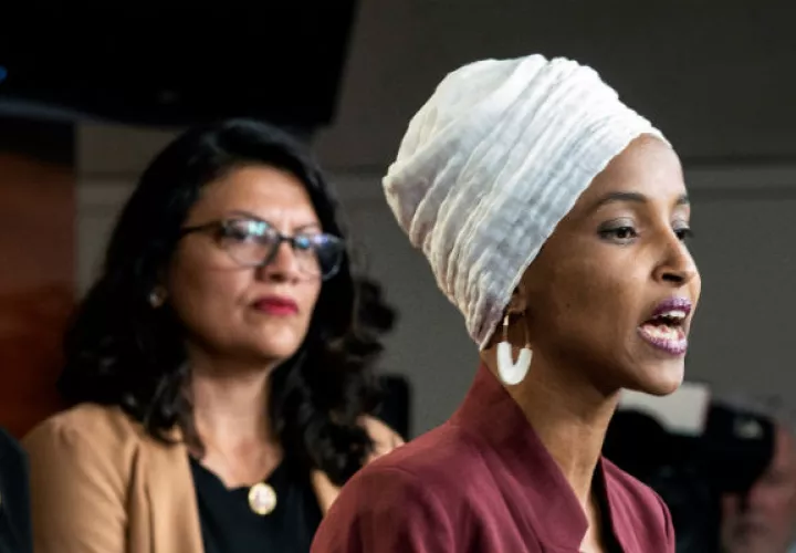  Ilhan Omar (der.) and Rashida Tlaib en rueda de prensa en el Capitolio, Washington. Foto: EFE.