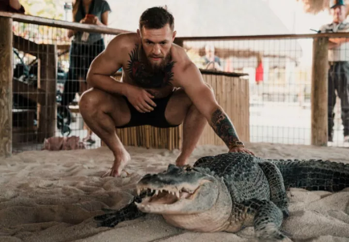 Conor McGregor frente al caimán Foto @thenotoriousmma
