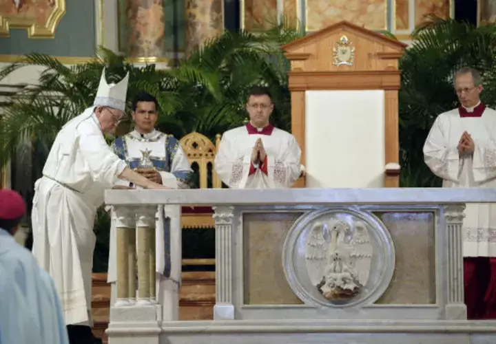 Consagración del altar de la Catedral Basílica Santa María La Antigua. Foto: AP