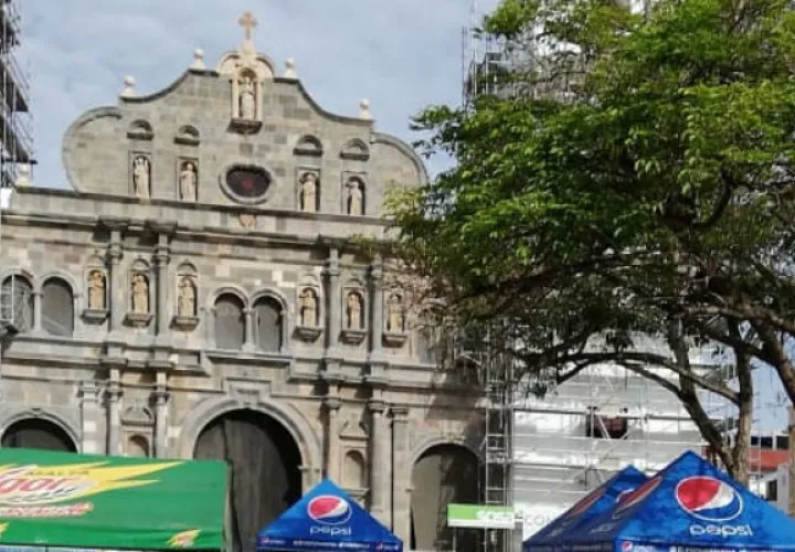 Casco Antiguo, Casa Catedral, a las 2:00 p.m.